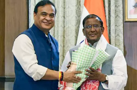 असम में मंत्रियों के विभागों का बंटवारा, राज्यपाल लक्ष्मण प्रसाद आचार्य ने दी मंजूरी असम में मंत्रियों के विभागों का बंटवारा, राज्यपाल लक्ष्मण प्रसाद आचार्य ने दी मंजूरी