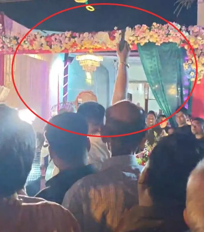 रायपुर पुलिस ने शादी में हर्ष फायरिंग करने वाले को बनाया आरोपी, FIR दर्ज, गिरफ्तारी भी जल्द रायपुर पुलिस ने शादी में हर्ष फायरिंग करने वाले को बनाया आरोपी, FIR दर्ज, गिरफ्तारी भी जल्द