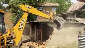 Kulgam: नशा मुक्त अभियान के तहत बड़ी कार्रवाई, एनडीपीएस आरोपी की संपत्ति ध्वस्त Kulgam: नशा मुक्त अभियान के तहत बड़ी कार्रवाई, एनडीपीएस आरोपी की संपत्ति ध्वस्त