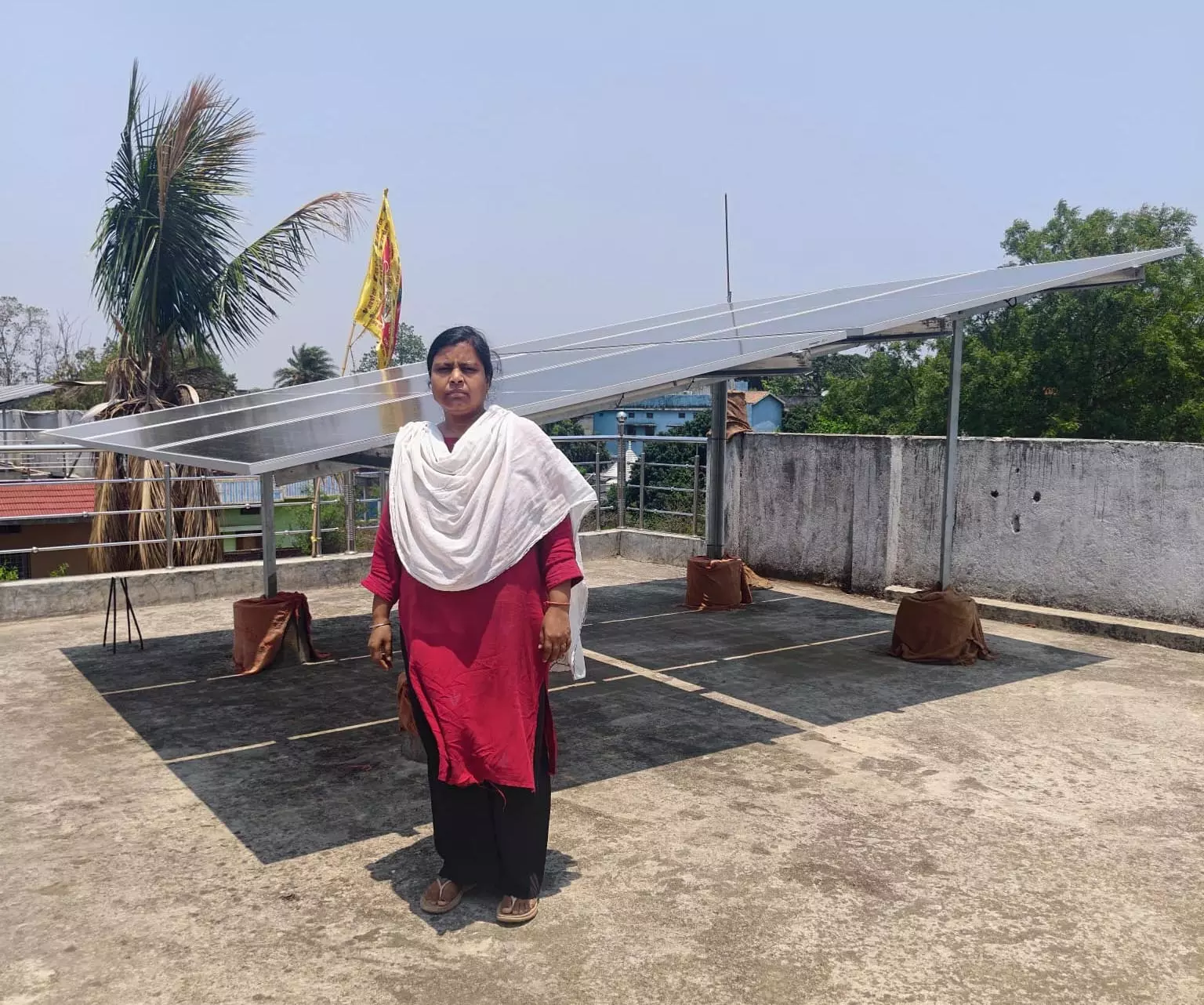 अरूना के घर अब सूरज की रोशनी से रोशन, बिजली बिल की चिंता से मिली मुक्ति अरूना के घर अब सूरज की रोशनी से रोशन, बिजली बिल की चिंता से मिली मुक्ति