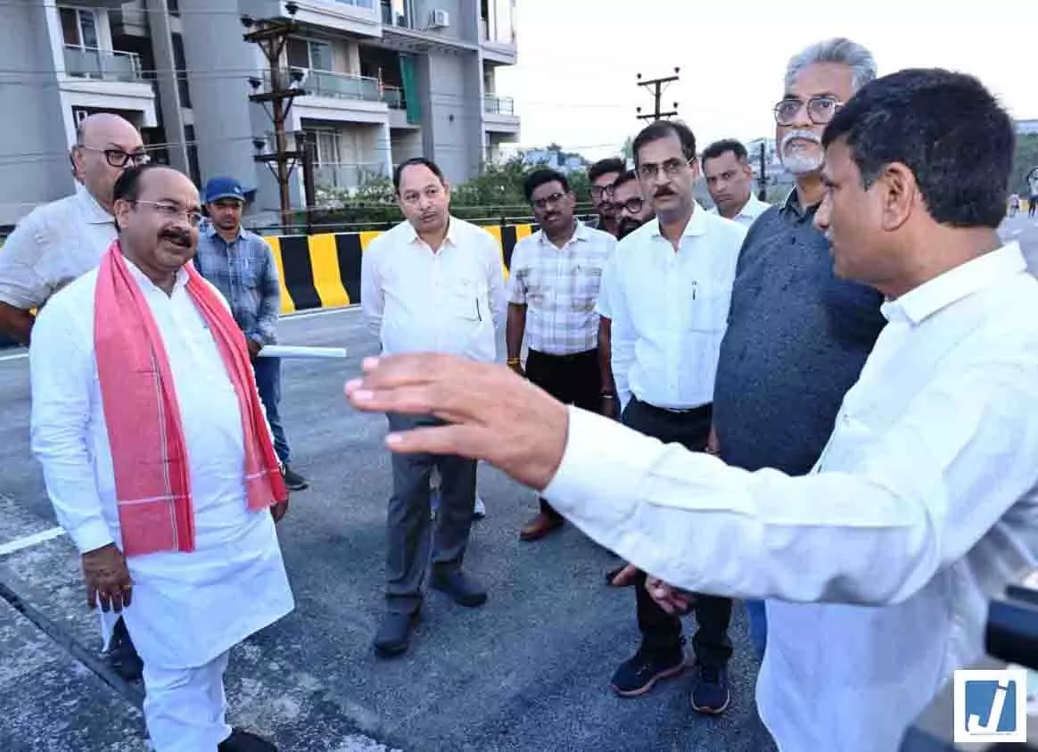 कचना ओवर-ब्रिज जल्द होगा शुरू, उप मुख्यमंत्री अरुण साव ने अंतिम चरण के कार्यों का किया निरीक्षण कचना ओवर-ब्रिज जल्द होगा शुरू, उप मुख्यमंत्री अरुण साव ने अंतिम चरण के कार्यों का किया निरीक्षण