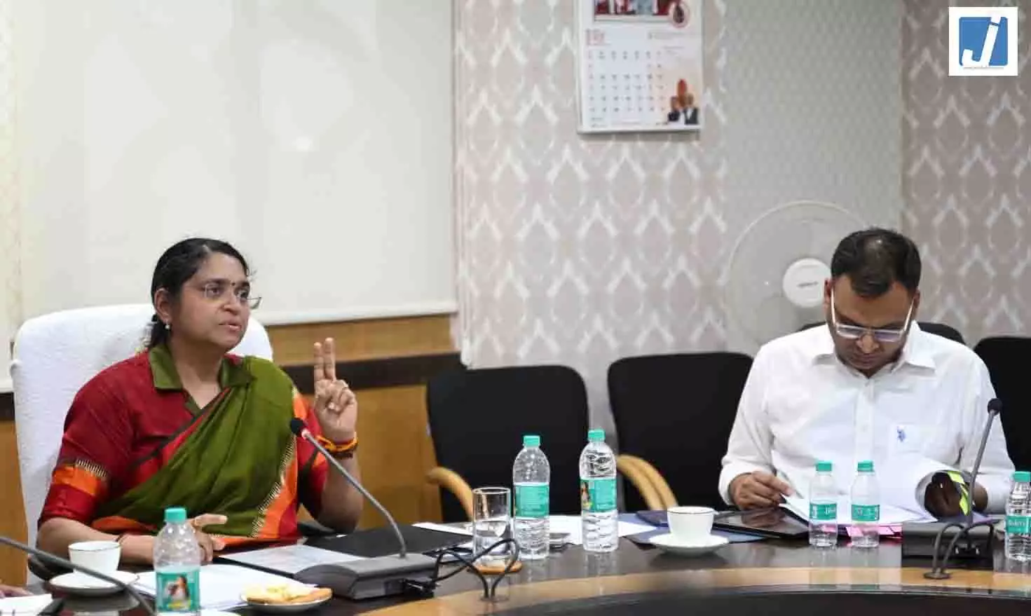 निकायों में सुशासन, जवाबदेही और जन सेवा को दें सर्वोच्च प्राथमिकता, सचिव ने वीडियो कॉन्फ्रेसिंग से ली सभी 194 निकायों की बैठक निकायों में सुशासन, जवाबदेही और जन सेवा को दें सर्वोच्च प्राथमिकता, सचिव ने वीडियो कॉन्फ्रेसिंग से ली सभी 194 निकायों की बैठक