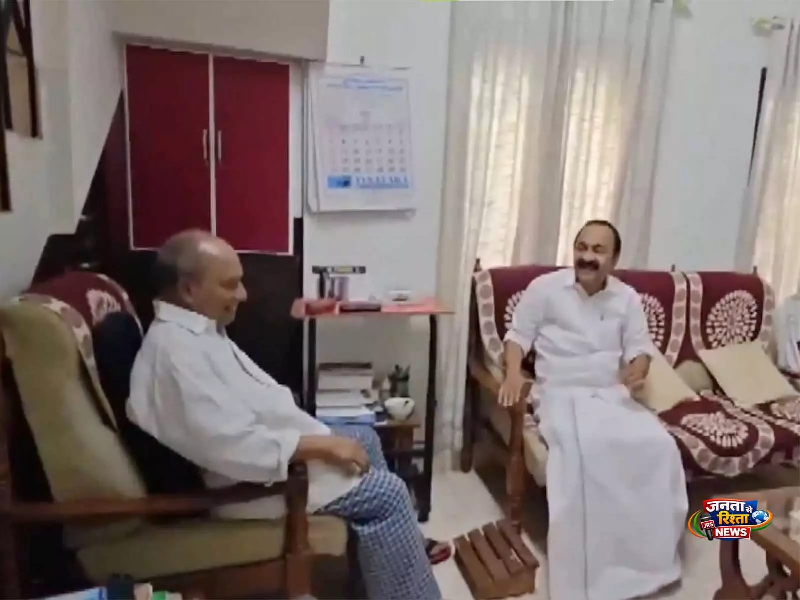 AK एंटनी ने VD सतीशन को CM-पद के लिए दिया समर्थन AK एंटनी ने VD सतीशन को CM-पद के लिए दिया समर्थन