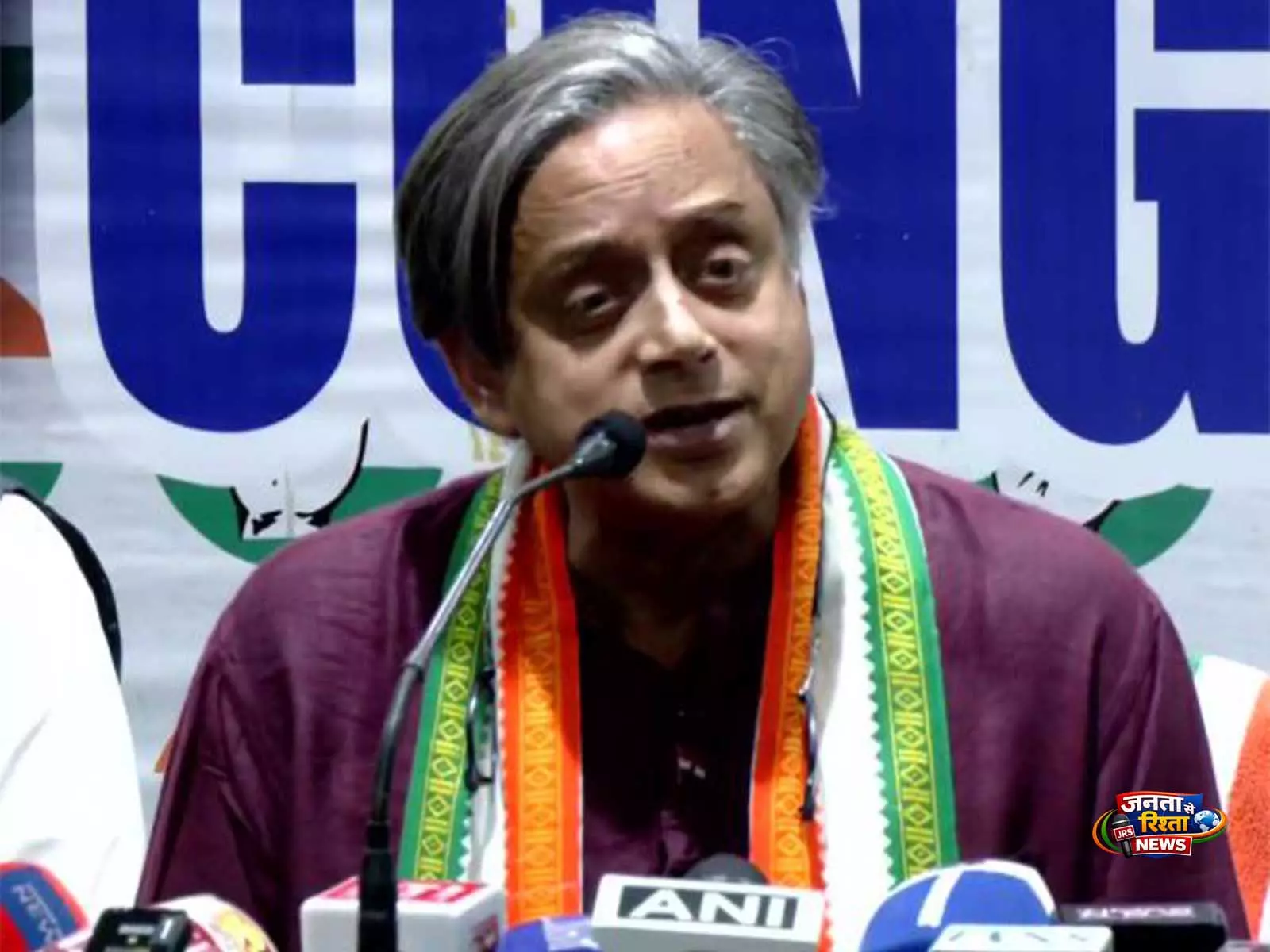 शशि थरूर ने केरल के मुख्यमंत्री नामित होने पर VD सतीशन को बधाई दी शशि थरूर ने केरल के मुख्यमंत्री नामित होने पर VD सतीशन को बधाई दी