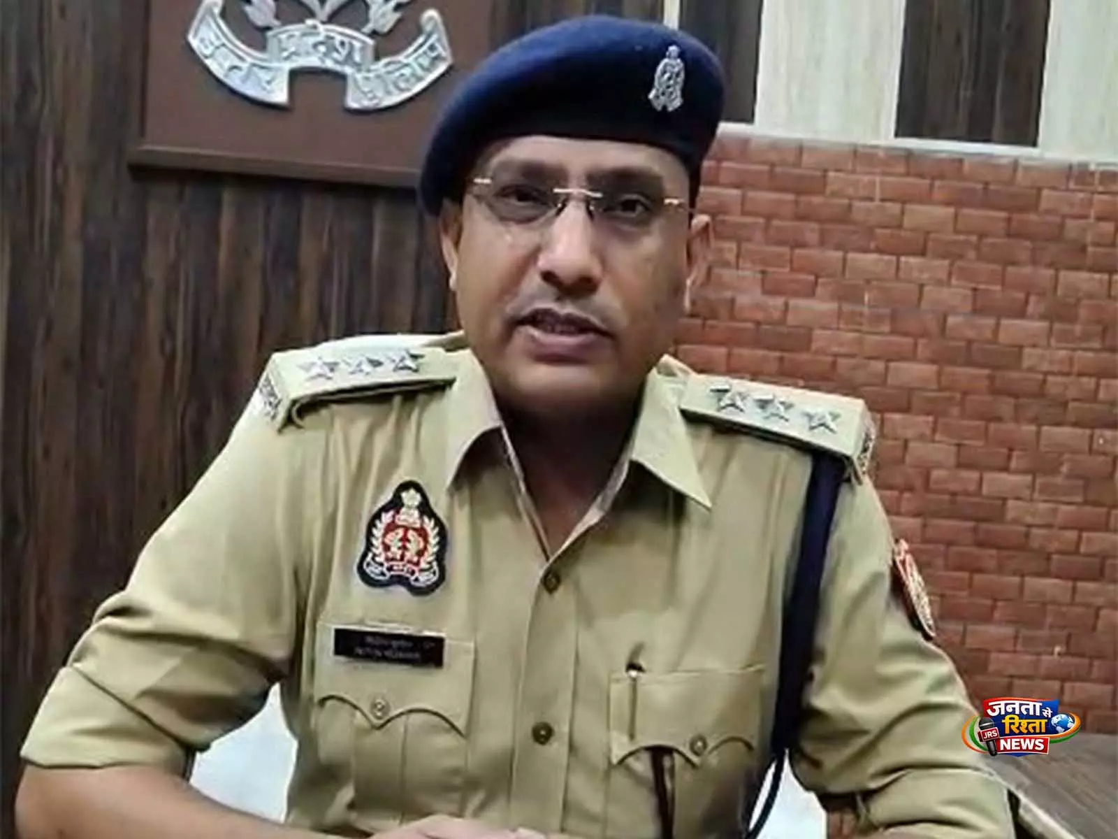 Bareilly Police ने तूफ़ान के दौरान हवा में उछाले गए व्यक्ति के वायरल वीडियो की पुष्टि की Bareilly Police ने तूफ़ान के दौरान हवा में उछाले गए व्यक्ति के वायरल वीडियो की पुष्टि की