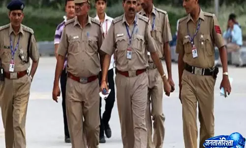 UP: प्रतापगढ़ एमएलसी अक्षय प्रताप सिंह समेत चार के खिलाफ लखनऊ में FIR दर्ज UP: प्रतापगढ़ एमएलसी अक्षय प्रताप सिंह समेत चार के खिलाफ लखनऊ में FIR दर्ज