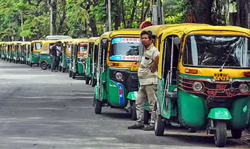 पेट्रोल-डीज़ल के बाद दिल्ली में CNG की कीमत बढ़ी, आम लोगों पर बढ़ा खर्च