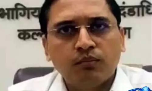 Maharashtra: बाबा खराट से संबंधों के आरोप में डिप्टी कलेक्टर सस्पेंड