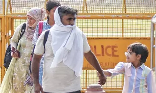 एनसीआर में फिर बढ़ेगी भीषण गर्मी, 43 डिग्री के पार पहुंचेगा पारा; लू और प्रदूषण की दोहरी मार झेलेंगे लोग एनसीआर में फिर बढ़ेगी भीषण गर्मी, 43 डिग्री के पार पहुंचेगा पारा; लू और प्रदूषण की दोहरी मार झेलेंगे लोग