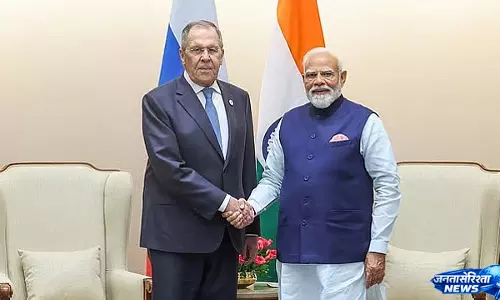 PM मोदी और रूसी विदेश मंत्री सर्गेई लावरोव की मुलाकात PM मोदी और रूसी विदेश मंत्री सर्गेई लावरोव की मुलाकात