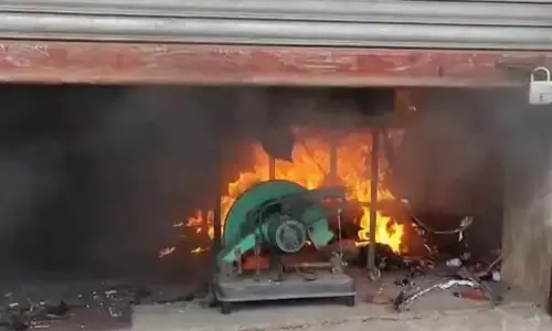 दुर्ग में दो हाईवा वाहनों की टक्कर, कॉलेज के पास हुआ हादसा दुर्ग में दो हाईवा वाहनों की टक्कर, कॉलेज के पास हुआ हादसा