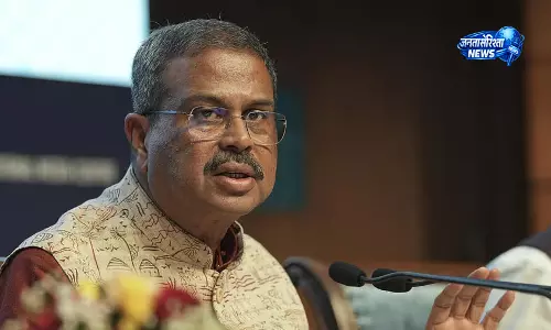 NEET (UG) री-एग्जाम तैयारियों पर हाई-लेवल मीटिंग, केंद्र ने परीक्षा व्यवस्था की समीक्षा की NEET (UG) री-एग्जाम तैयारियों पर हाई-लेवल मीटिंग, केंद्र ने परीक्षा व्यवस्था की समीक्षा की