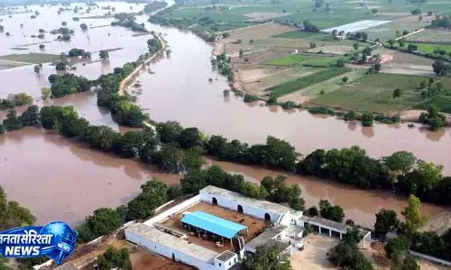 Sirsa: घग्गर नदी में बाढ़ से जनजीवन प्रभावित Sirsa: घग्गर नदी में बाढ़ से जनजीवन प्रभावित