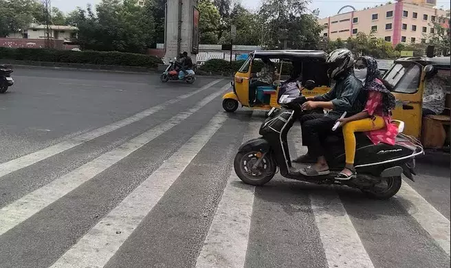 Telangana: लोगों ने सड़कों पर रंबल स्ट्रिप्स की शिकायत की Telangana: लोगों ने सड़कों पर रंबल स्ट्रिप्स की शिकायत की
