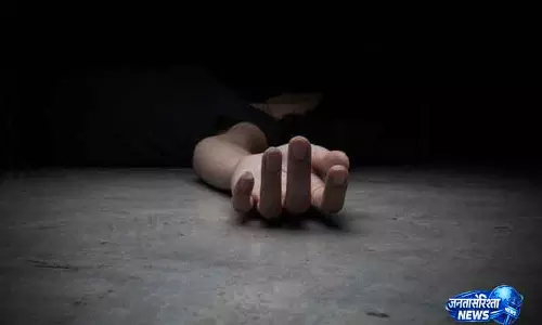 महिला की मौत के बाद Fatehabad गांव में तनाव, हाईवे जाम महिला की मौत के बाद Fatehabad गांव में तनाव, हाईवे जाम