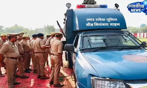 पुलिस लाइन में परेड और दंगा नियंत्रण ड्रिल का आयोजन, DCP ने सुनीं जवानों की समस्याएं पुलिस लाइन में परेड और दंगा नियंत्रण ड्रिल का आयोजन, DCP ने सुनीं जवानों की समस्याएं