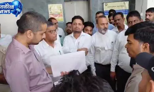 Sirsa वकील ने भ्रष्टाचार के विरोध में डिग्रियां जलाने की धमकी Sirsa वकील ने भ्रष्टाचार के विरोध में डिग्रियां जलाने की धमकी