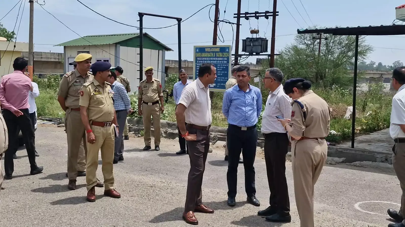 Kathua: श्री अमरनाथ यात्रा 2026 के लिए प्रशासन सक्रिय, डिवकॉम ने सुरक्षा और व्यवस्थाओं का निरीक्षण किया