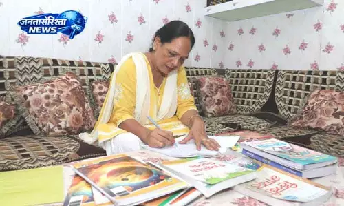 Punjab की 61 साल की महिला ने 45 साल बाद कलम थामी, दसवीं क्लास में 77% नंबर लाए