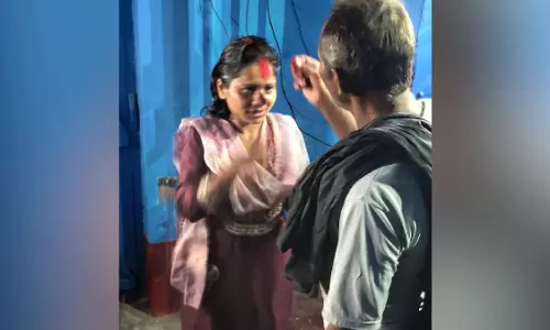 बुजुर्ग को दिल दे बैठी 22 साल की युवती, हुआ चट मंगनी पट ब्याह