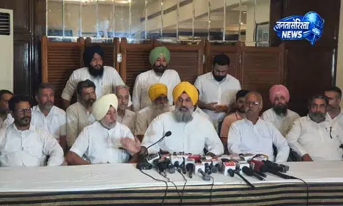 Amritsar नगर निगम चुनाव में दखल: मजीठिया ने AAP और SAD को घेरा Amritsar नगर निगम चुनाव में दखल: मजीठिया ने AAP और SAD को घेरा