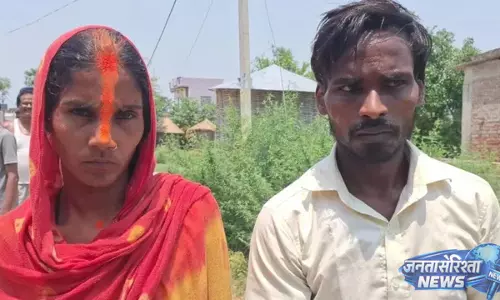 Madhaura : पंचायत की मौजूदगी में पत्नी ने प्रेमी से की शादी, बच्चे भी रहे मौजूद Madhaura : पंचायत की मौजूदगी में पत्नी ने प्रेमी से की शादी, बच्चे भी रहे मौजूद