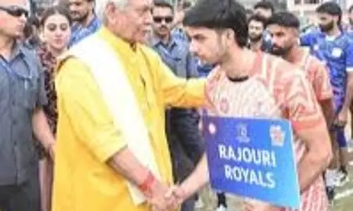 Srinagar: दक्षिण कश्मीर वॉलीबॉल लीग का शुभारंभ शोपियां में Srinagar: दक्षिण कश्मीर वॉलीबॉल लीग का शुभारंभ शोपियां में