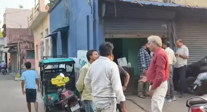 Kolkata: भाजपा समर्थक की दुकान खुली, पुराना मामला फिर चर्चा में Kolkata: भाजपा समर्थक की दुकान खुली, पुराना मामला फिर चर्चा में