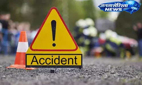 Palghar : हाईवे पर चांदी से भरी वैन पलटी, 17.66 करोड़ की खेप ले जाई जा रही थी Palghar : हाईवे पर चांदी से भरी वैन पलटी, 17.66 करोड़ की खेप ले जाई जा रही थी