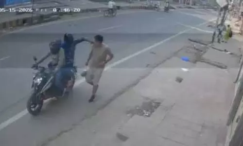 विधायक के भाई से गोल्ड चेन की लूट, बाइक सवार बदमाश CCTV में कैद