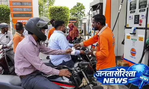 फ्यूल कीमतों में बढ़ोतरी का BJP ने किया बचाव, भारत में “सबसे कम असर” का दावा फ्यूल कीमतों में बढ़ोतरी का BJP ने किया बचाव, भारत में “सबसे कम असर” का दावा