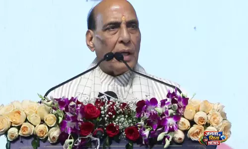 रक्षा मंत्री राजनाथ सिंह ने CM की दूरदृष्टि, तकनीक पर ज़ोर और विकास के प्रति प्रतिबद्धता की तारीफ़ की रक्षा मंत्री राजनाथ सिंह ने CM की दूरदृष्टि, तकनीक पर ज़ोर और विकास के प्रति प्रतिबद्धता की तारीफ़ की