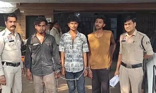 कमल विहार में एक्सीडेंट कर लूटपाट, संतोषी नगर और टिकरापारा के बदमाश गिरफ्तार कमल विहार में एक्सीडेंट कर लूटपाट, संतोषी नगर और टिकरापारा के बदमाश गिरफ्तार