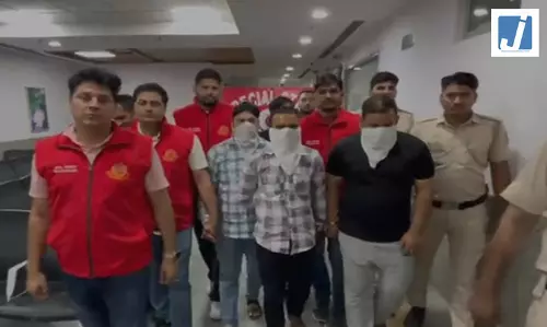 हथियारबंद लूटकांड का खुलासा: 5 आरोपी गिरफ्तार, सोने की चेन और 2.31 लाख रुपए बरामद हथियारबंद लूटकांड का खुलासा: 5 आरोपी गिरफ्तार, सोने की चेन और 2.31 लाख रुपए बरामद
