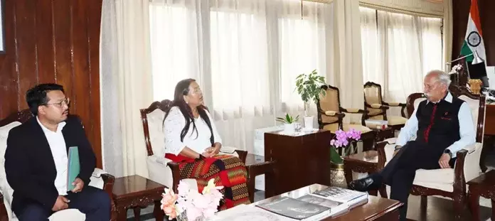 Arunachal: वीर नारी कोइमान वांगपन ने राज्यपाल से मुलाकात की Arunachal: वीर नारी कोइमान वांगपन ने राज्यपाल से मुलाकात की