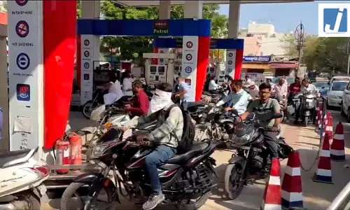 CG BREAKING: पेट्रोल की लिमिट हुई तय, दोपहिया वाहन में 300 और चारपहिया वाहन में...पढ़ें पूरी खबर CG BREAKING: पेट्रोल की लिमिट हुई तय, दोपहिया वाहन में 300 और चारपहिया वाहन में...पढ़ें पूरी खबर