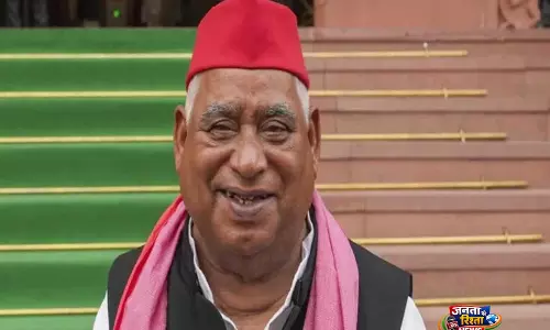 SP सांसद अवधेश प्रसाद ने ईंधन की कीमतों में बढ़ोतरी को लेकर केंद्र पर साधा निशाना, आर्थिक पतन का आरोप लगाया SP सांसद अवधेश प्रसाद ने ईंधन की कीमतों में बढ़ोतरी को लेकर केंद्र पर साधा निशाना, आर्थिक पतन का आरोप लगाया