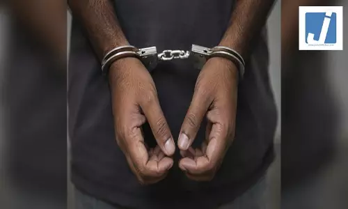 कार की तलाशी में 1.15 लाख की चरस मिली, आरोपी गिरफ्तार कार की तलाशी में 1.15 लाख की चरस मिली, आरोपी गिरफ्तार