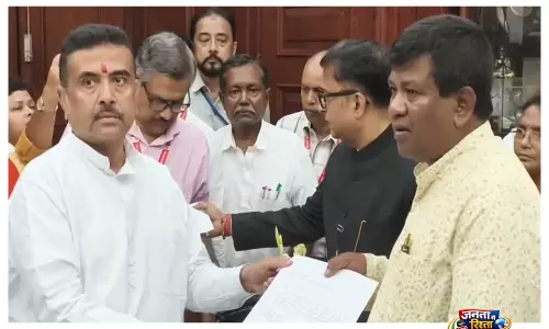 Suvendu Adhikari ने नंदीग्राम सीट से इस्तीफा दिया, भवानीपुर सीट बरकरार रखी Suvendu Adhikari ने नंदीग्राम सीट से इस्तीफा दिया, भवानीपुर सीट बरकरार रखी
