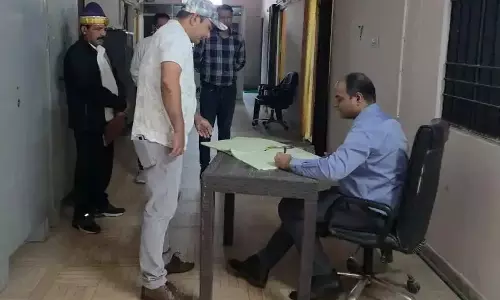 Champawat: औचक निरीक्षण में लघु सिंचाई विभाग में अनुपस्थित मिले कर्मचारी Champawat: औचक निरीक्षण में लघु सिंचाई विभाग में अनुपस्थित मिले कर्मचारी