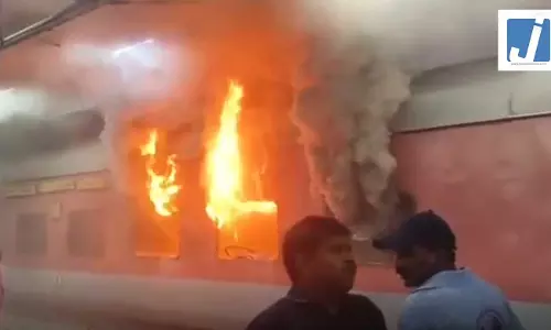 हैदराबाद-जयपुर एक्सप्रेस में लगी आग, मची अफरातफरी