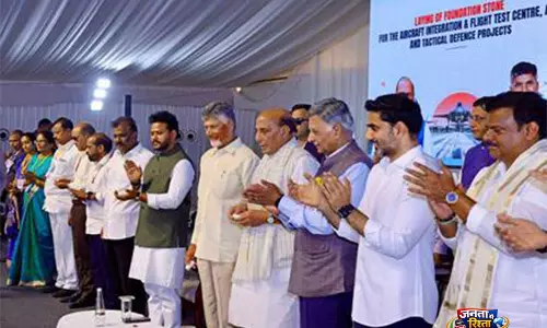 राजनाथ सिंह और आंध्र प्रदेश के CM ने रणनीतिक एयरोस्पेस और रक्षा परियोजनाओं की आधारशिला रखी