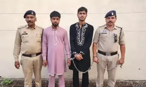 टोल प्लाजा पर आरक्षक को कुचलने की कोशिश, 14 KM पीछा कर दो आरोपी गिरफ्तार टोल प्लाजा पर आरक्षक को कुचलने की कोशिश, 14 KM पीछा कर दो आरोपी गिरफ्तार
