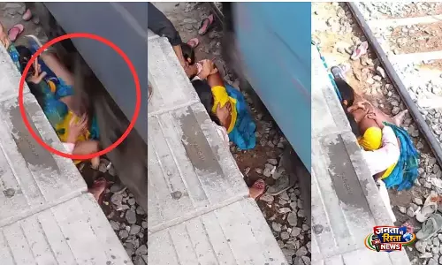 शाहपुर पाटोरी स्टेशन पर ट्रेन से टकराने से बचाने के लिए मां ने बच्चों को ढका, Video Viral शाहपुर पाटोरी स्टेशन पर ट्रेन से टकराने से बचाने के लिए मां ने बच्चों को ढका, Video Viral