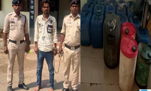 डीजल की कालाबाजारी पर बड़ी कार्रवाई: 620 लीटर अवैध डीजल जब्त डीजल की कालाबाजारी पर बड़ी कार्रवाई: 620 लीटर अवैध डीजल जब्त