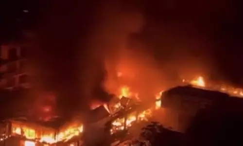 FIRE: फर्नीचर मार्केट में भीषण आग, 7 दुकानें खाक, लाखों का नुकसान FIRE: फर्नीचर मार्केट में भीषण आग, 7 दुकानें खाक, लाखों का नुकसान