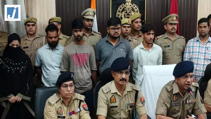 पीतल कारोबारी के घर में हुई डकैती की घटना, घर की बेटी ने दिया धोखा पीतल कारोबारी के घर में हुई डकैती की घटना, घर की बेटी ने दिया धोखा