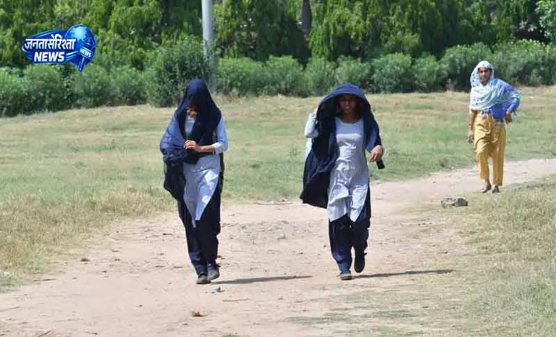 Chandigarh मंगलवार तक 43°C: IMD ने गर्मी की चेतावनी बढ़ाई Chandigarh मंगलवार तक 43°C: IMD ने गर्मी की चेतावनी बढ़ाई