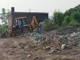 Pauri Garhwal: नगर निगम की जमीन को कराया गया अतिक्रमण मुक्त Pauri Garhwal: नगर निगम की जमीन को कराया गया अतिक्रमण मुक्त