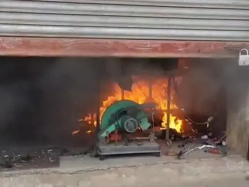 दुर्ग में दो हाईवा वाहनों की टक्कर, कॉलेज के पास हुआ हादसा दुर्ग में दो हाईवा वाहनों की टक्कर, कॉलेज के पास हुआ हादसा